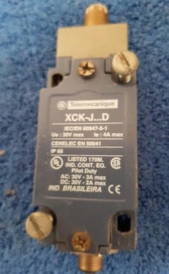 TELEMECANIQUE ENDSCHALTER XCK-J.D AUSGESTATTET MIT ZCK-E67 ROLLE GEBRAUCHT KOSTENLOSER UK-VERSAND