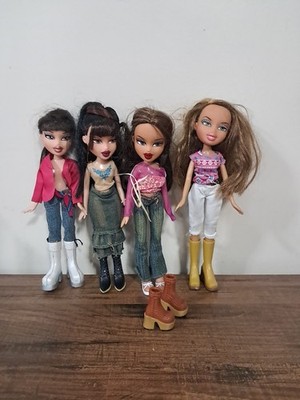 Lot Of 4 Bratz Dolls/Clothes MGA Entertainment 