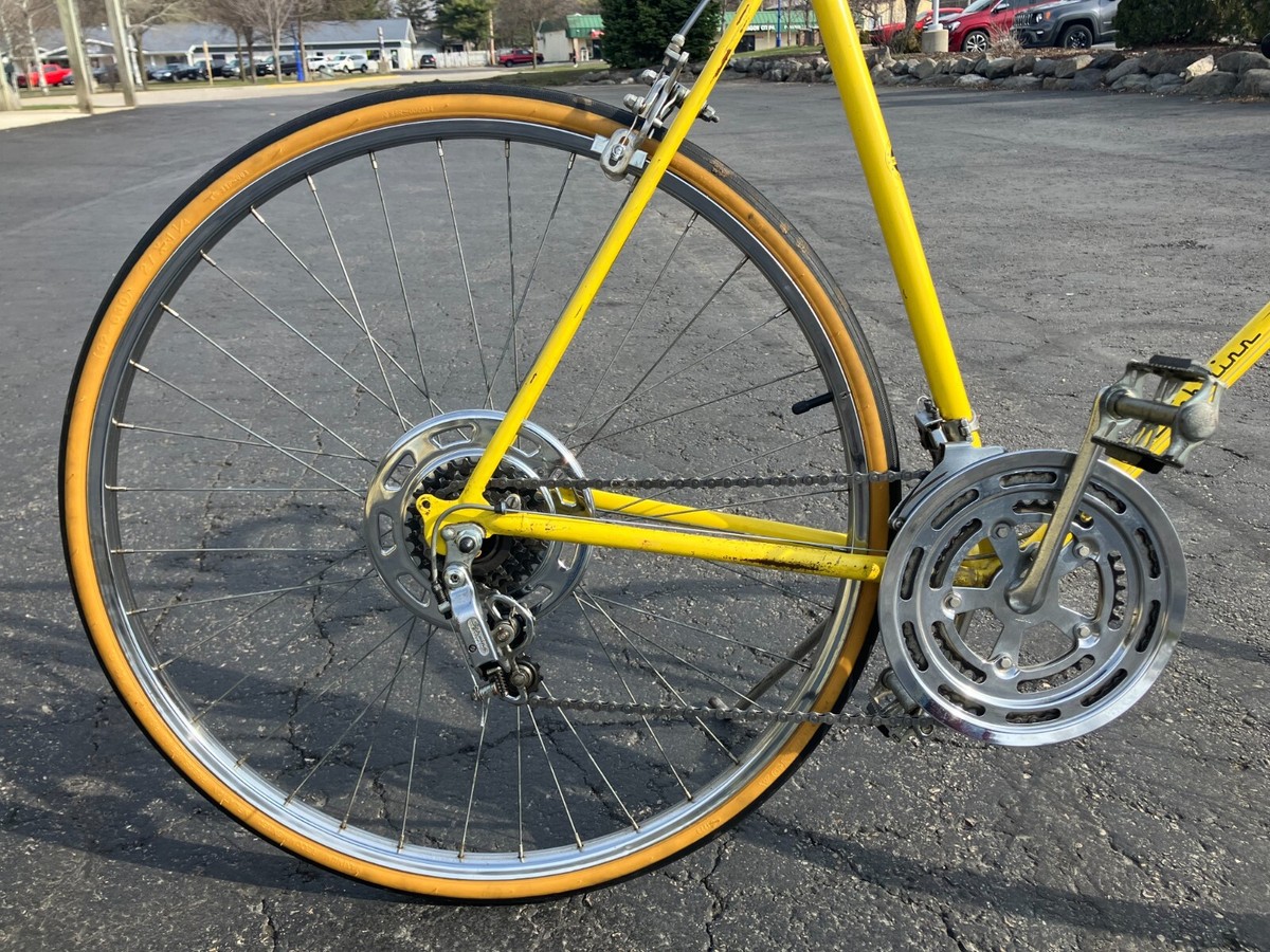 Reconditioned, Vintage 1971 Lemon Schwinn Varsity, 24in frame, 10