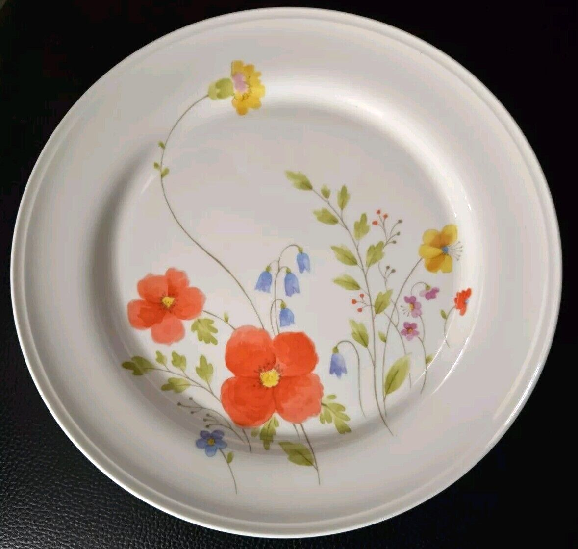 SET OF 4 MIKASA JUST FLOWERS DINNER PLATES 10 5/8