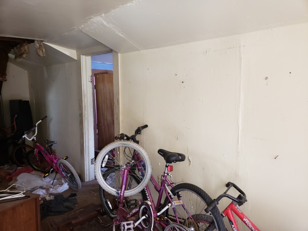 BELOW MARKETPropertyFree+Clear TitleWarranty Deed 512 S. Cypress