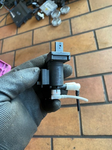 Mercedes-Benz W203 W209 W211 Magnetventil Unterdruckventil A2038000178