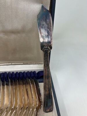 Ménagère complète en métal argenté de lorfèvre ATO de 63 pièces