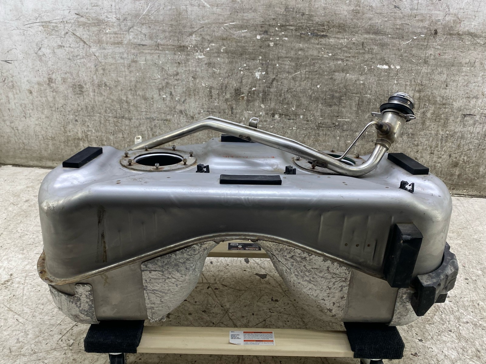 2020 2021 2022 2023 2024 2025 ASTON MARTIN DBX FUEL TANK W/ PUMP MY83-9K007-AE