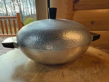 Vtg Club Hammered Aluminum Cookware 1.5 Quart Casserole Pan w/ Lid Hammercraft