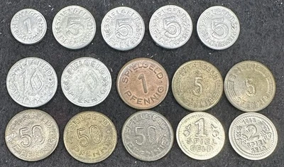 Konvolut 15 Spiel -Marken,Jetons Token mit den Werten 1, 5 ,10 ,50 ,1 + 2 - Bild 1 von 4