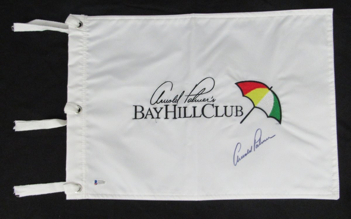 Arnold Palmer Autographed Signed / Bay Hill Club Pin Flag Beckett 195740 