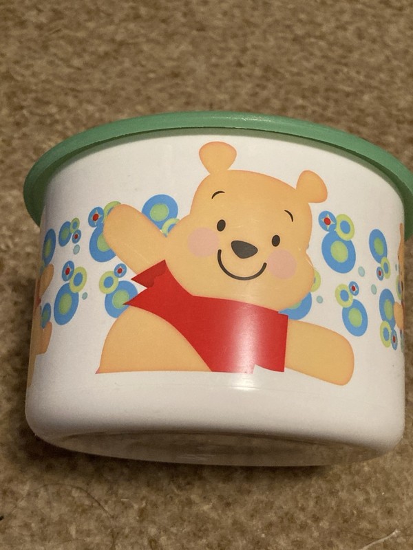  Tupperware Winnie the Pooh One Touch Container