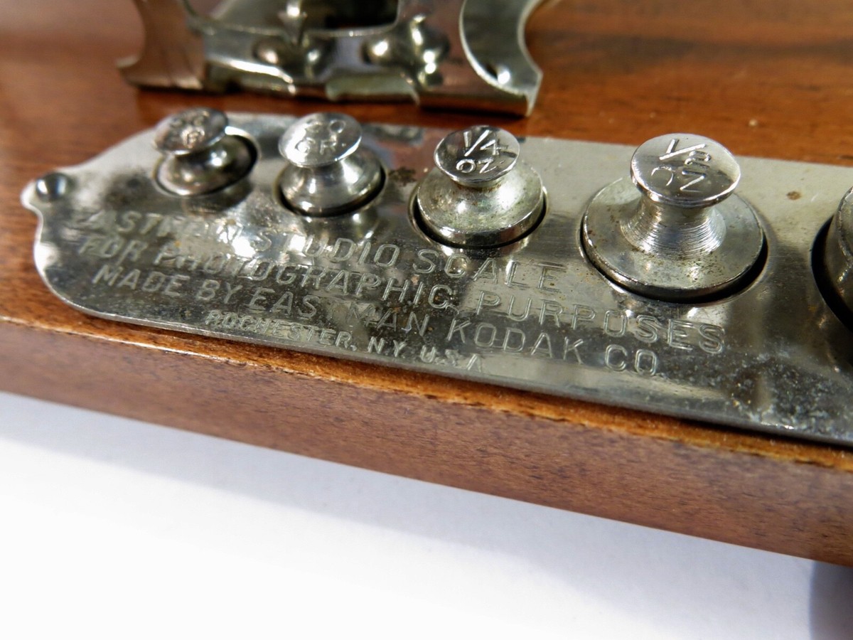 BALANCE À BIJOUX en laiton antique vintage avec poids d'orfèvre de