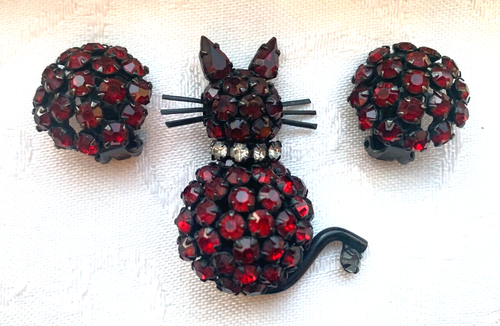 Vintage WARNER Red Rhinestone Cat Brooch & Earrings Demi Parure Set - Picture 2 of 11