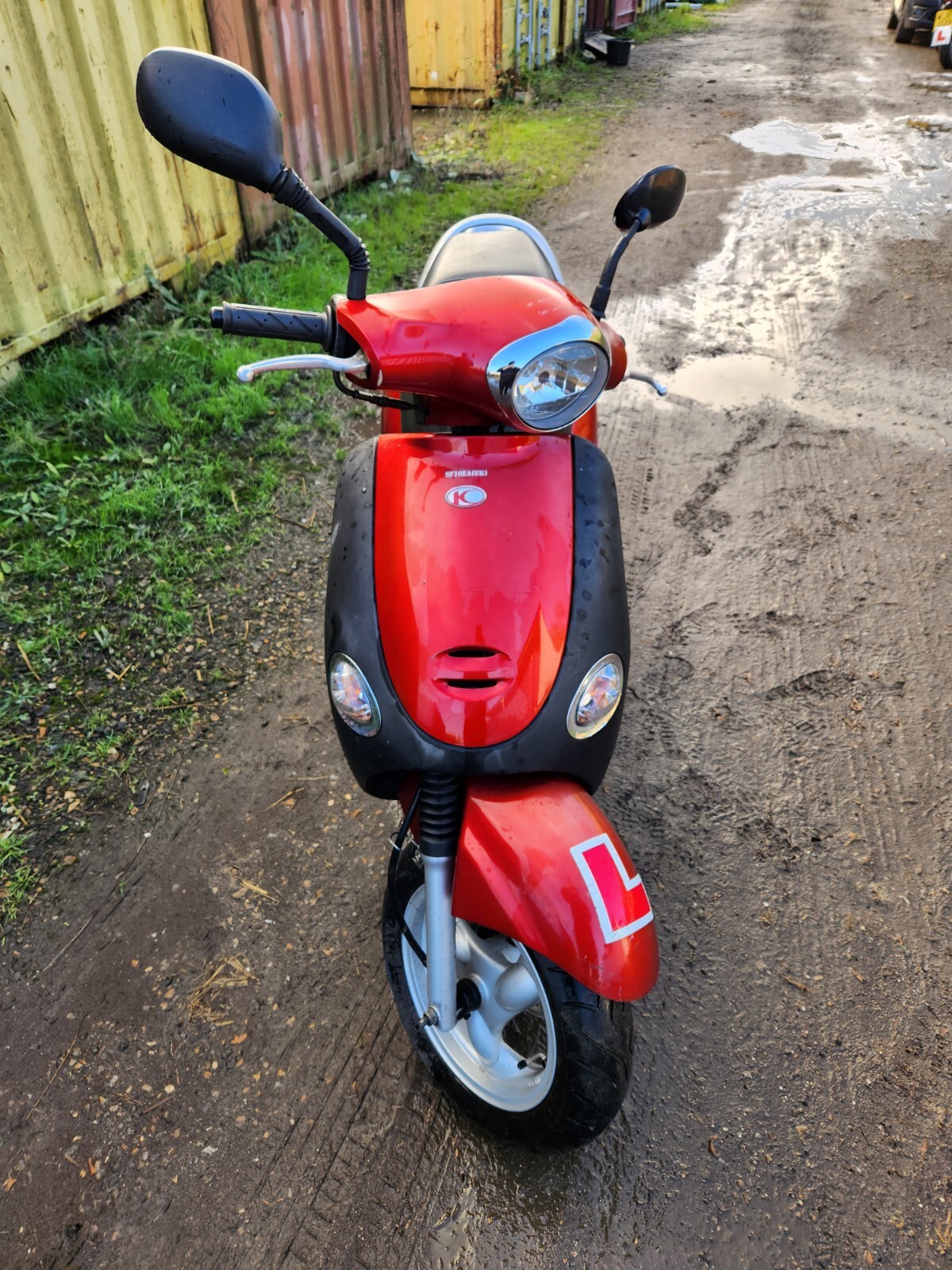 Kymco yup 50cc 2stroke scooter. Runs rides perfect no mot as been