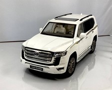 Batt Land Cruiser Land Cruiser 1/18 SUV White LC300