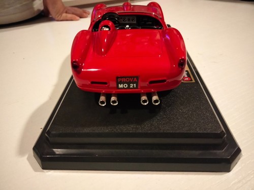 Diecast Bburago Ferrari Testa rossa 1957 escala 1/24 en caja y soporte - Imagen 10 de 12