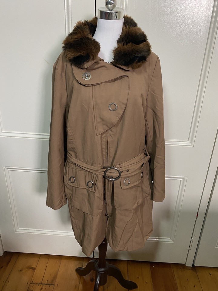 Chelsea Design Ladies Size L / 14 Longline Faux Fur Collar Jacket Exc Condition