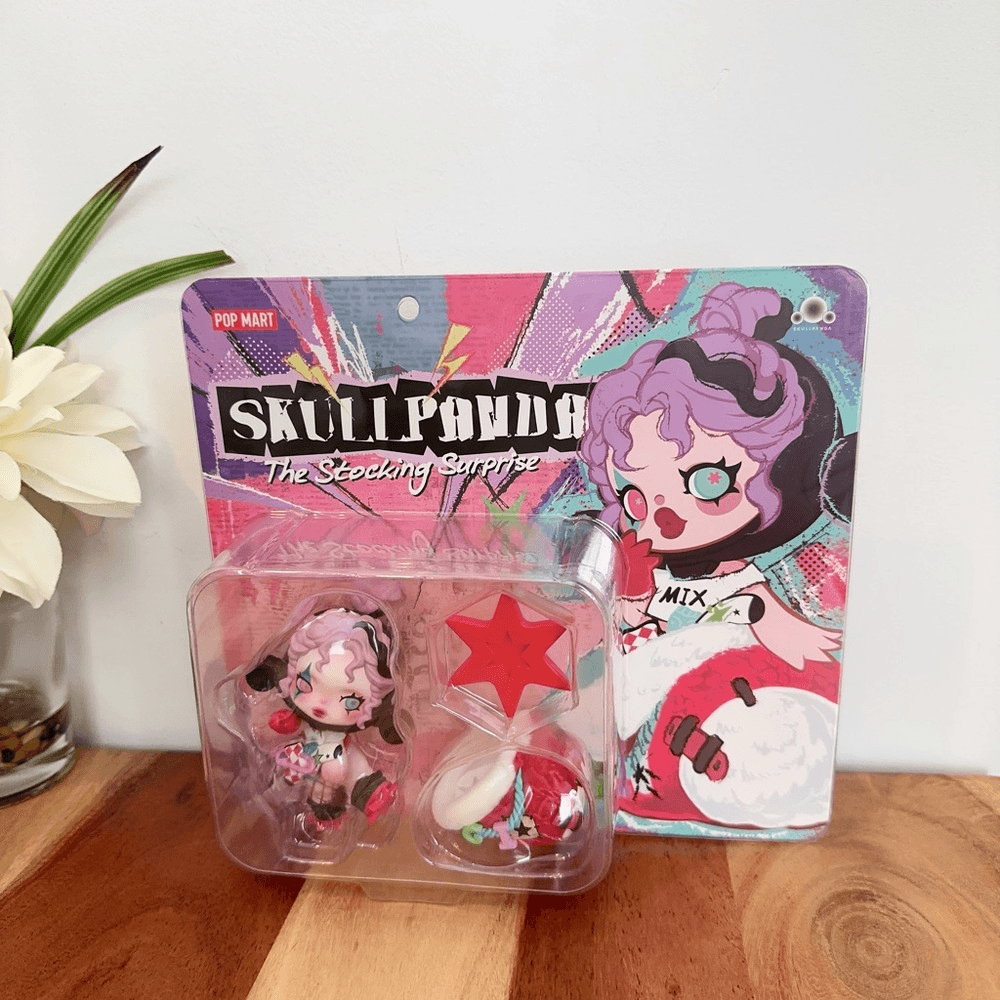 New Pop Mart SKULLPANDA The Stocking Surprise Figure | eBay