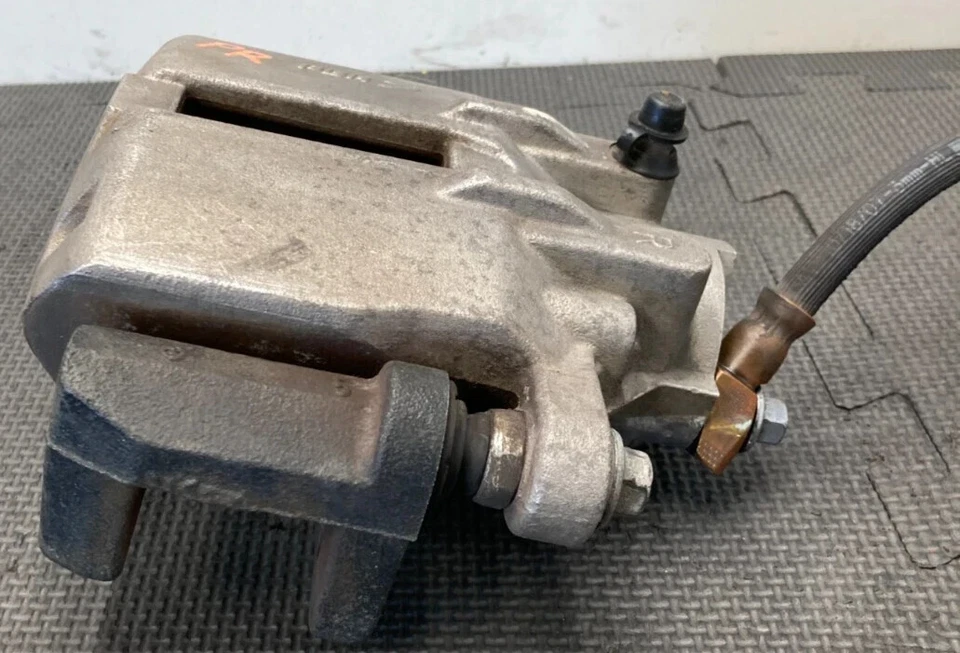 05-11 Conjunto de pinza de freno trasera derecha pasajero Cadillac STS OEM 89060222 Foto 3 de 4