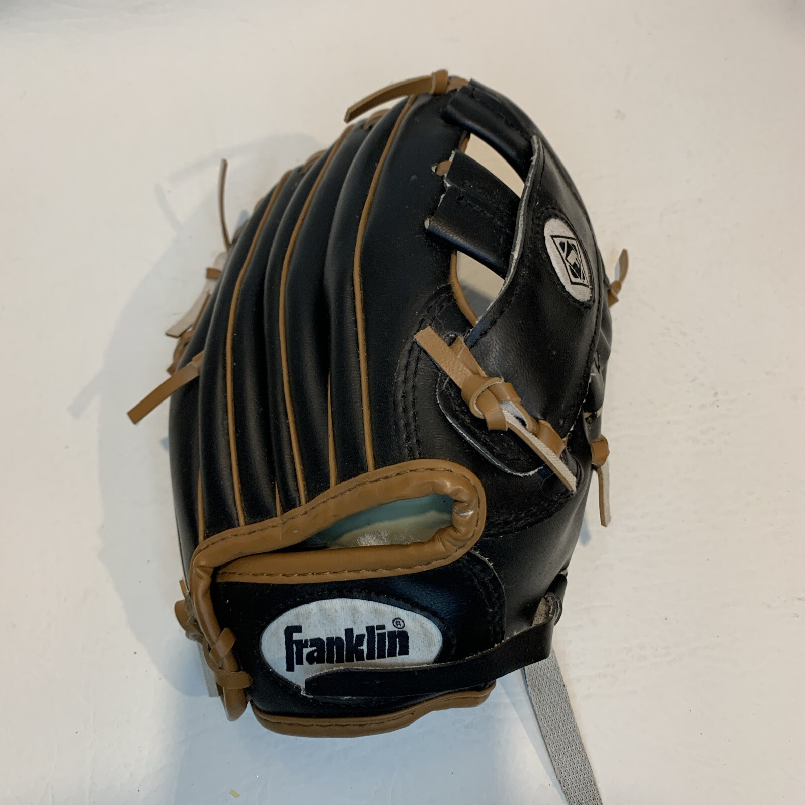 Franklin Youth Baseball Glove 22705 8 1/2" Fits the LEFT Hand Great