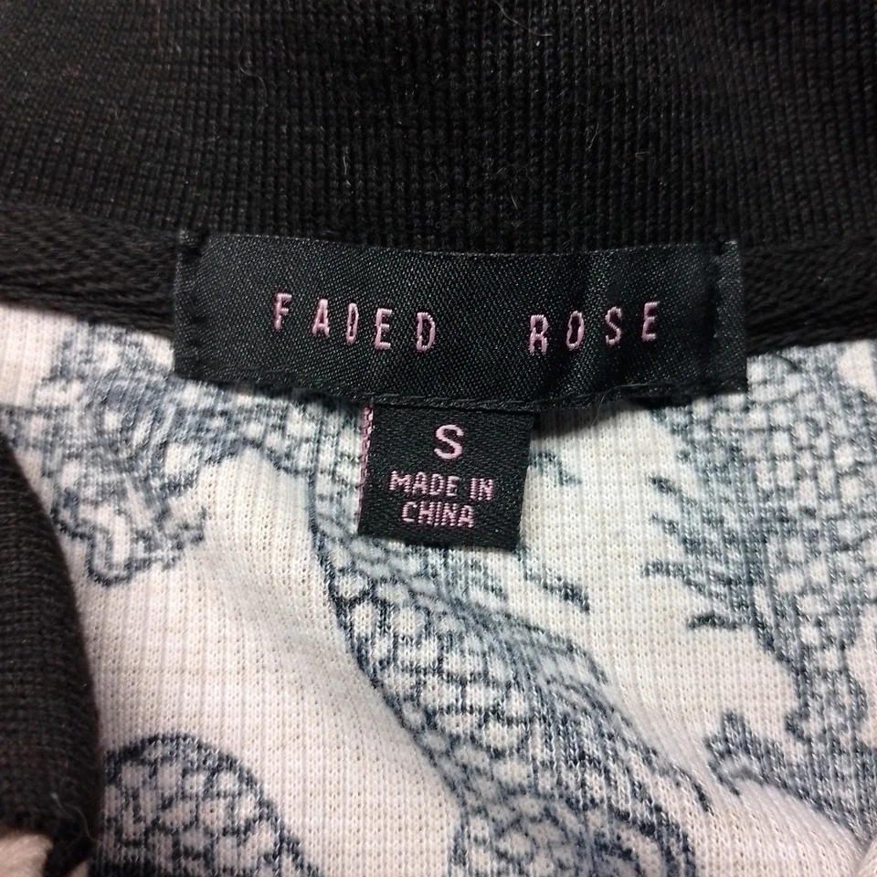 Blusa cropped feminina com estampa de dragão rosa desbotada tamanho pequeno manga curta - Imagem 2 de 4