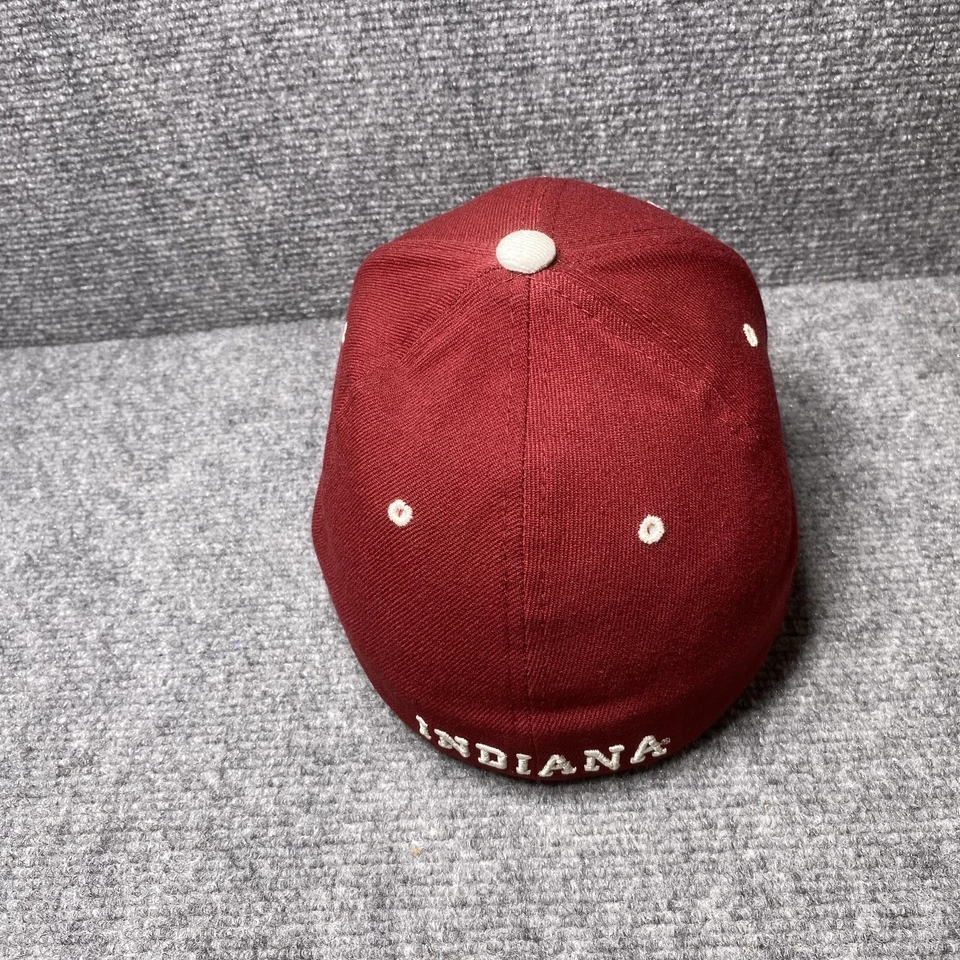 Indiana Hoosiers Gorra Ajustada Para Hombre Grande Rojo Blanco NCAA Baloncesto Ajuste Elástico Foto 4 de 4