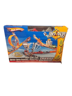 Hot Wheels Exploding Tank Mega Stunt Pack Set