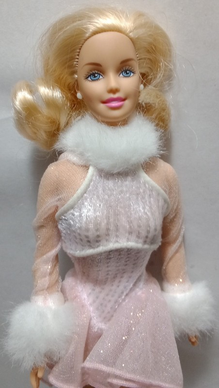 2000 STAR SKATER BARBIE DOLL WAL MART SPECIAL EDITION MATTEL #25788 C201B