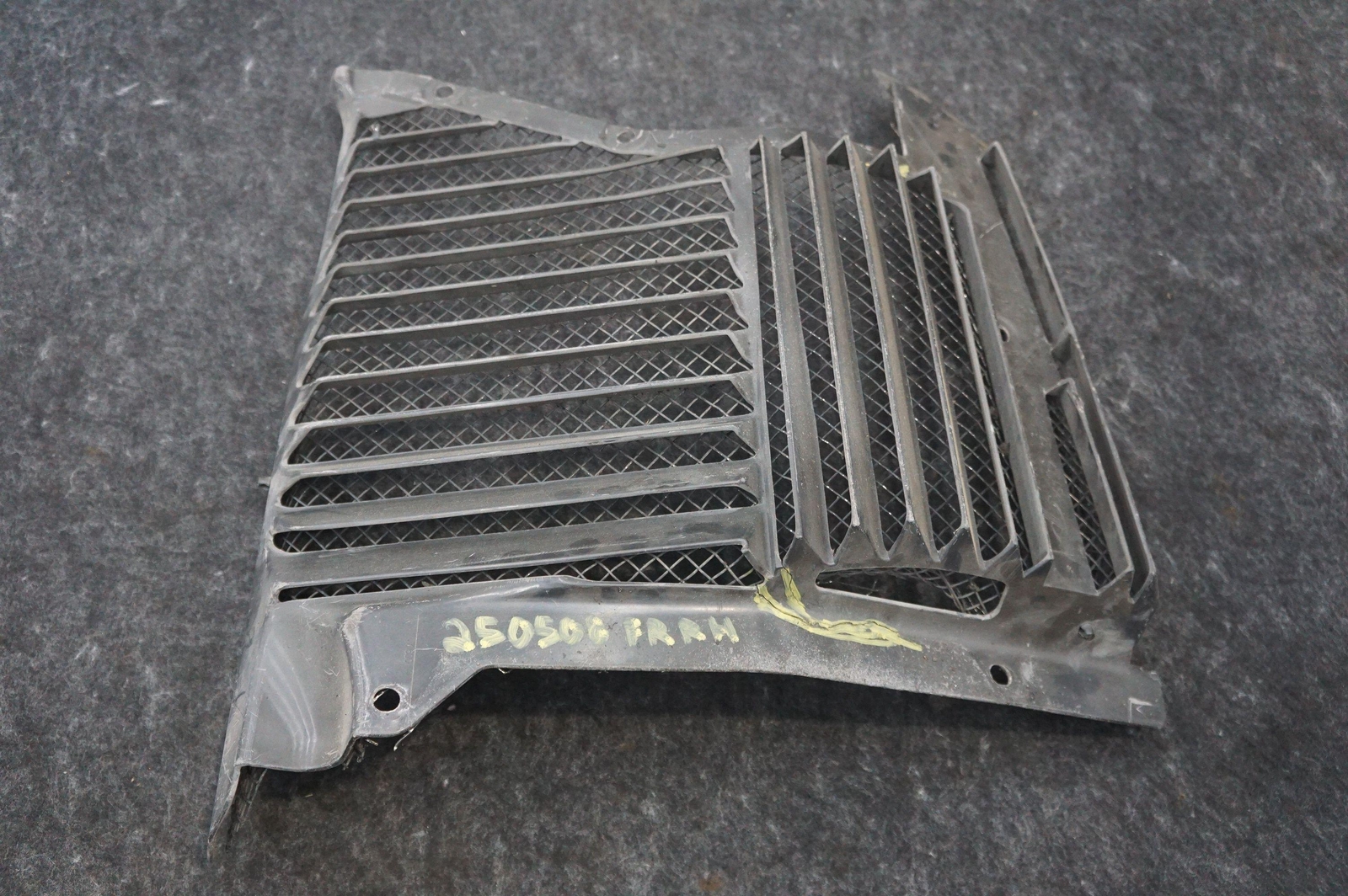 Front Right Passenger Wheel Gravel Guard 67256400 Ferrari F430 2004-2009 *Note*