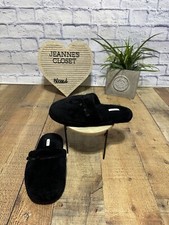 Soma Embraceable Plush Slippers Women  s Size Large Black w/Bow in EUC 