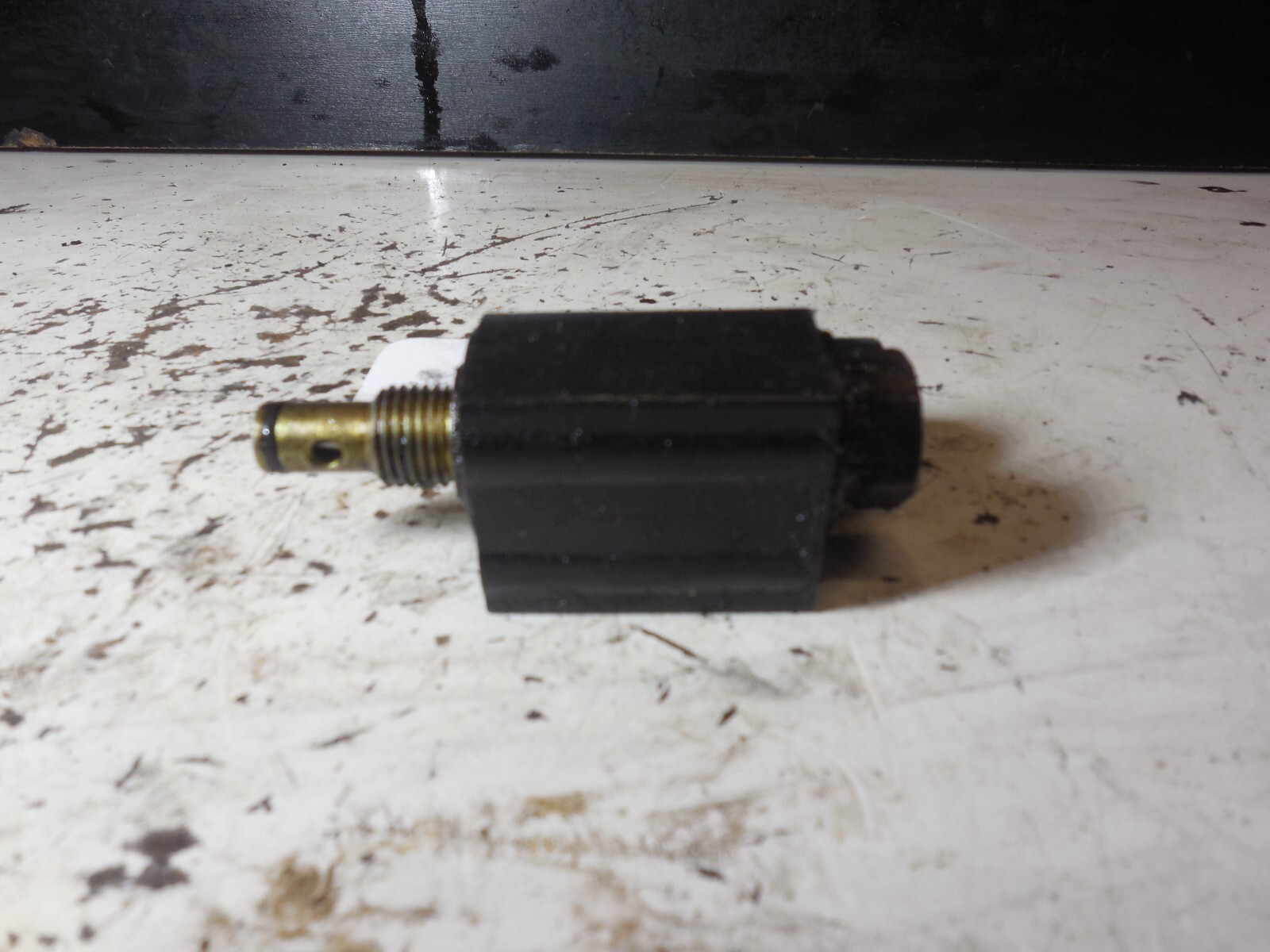 91 MERCEDES E320 Kickdown Solenoid Valve A0003041890 OEM Asm6 for 