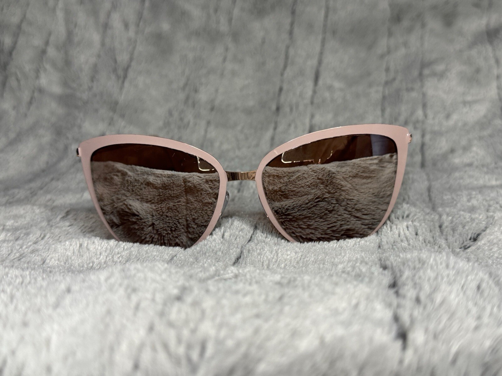 Stylish Cat Eye Sunglasses for Women – Trendy UV Protection Fashion-image