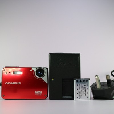 Olympus Underwater Digital Camera X-560WP 10.0MP Red Tested Full Set *Read*