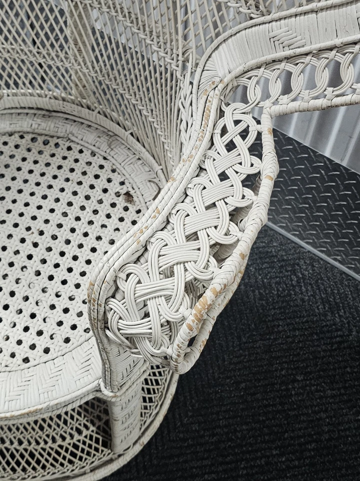 Silla pavo real trono mimbre blanco mediados de siglo estilo Salterini Foto 2 de 4