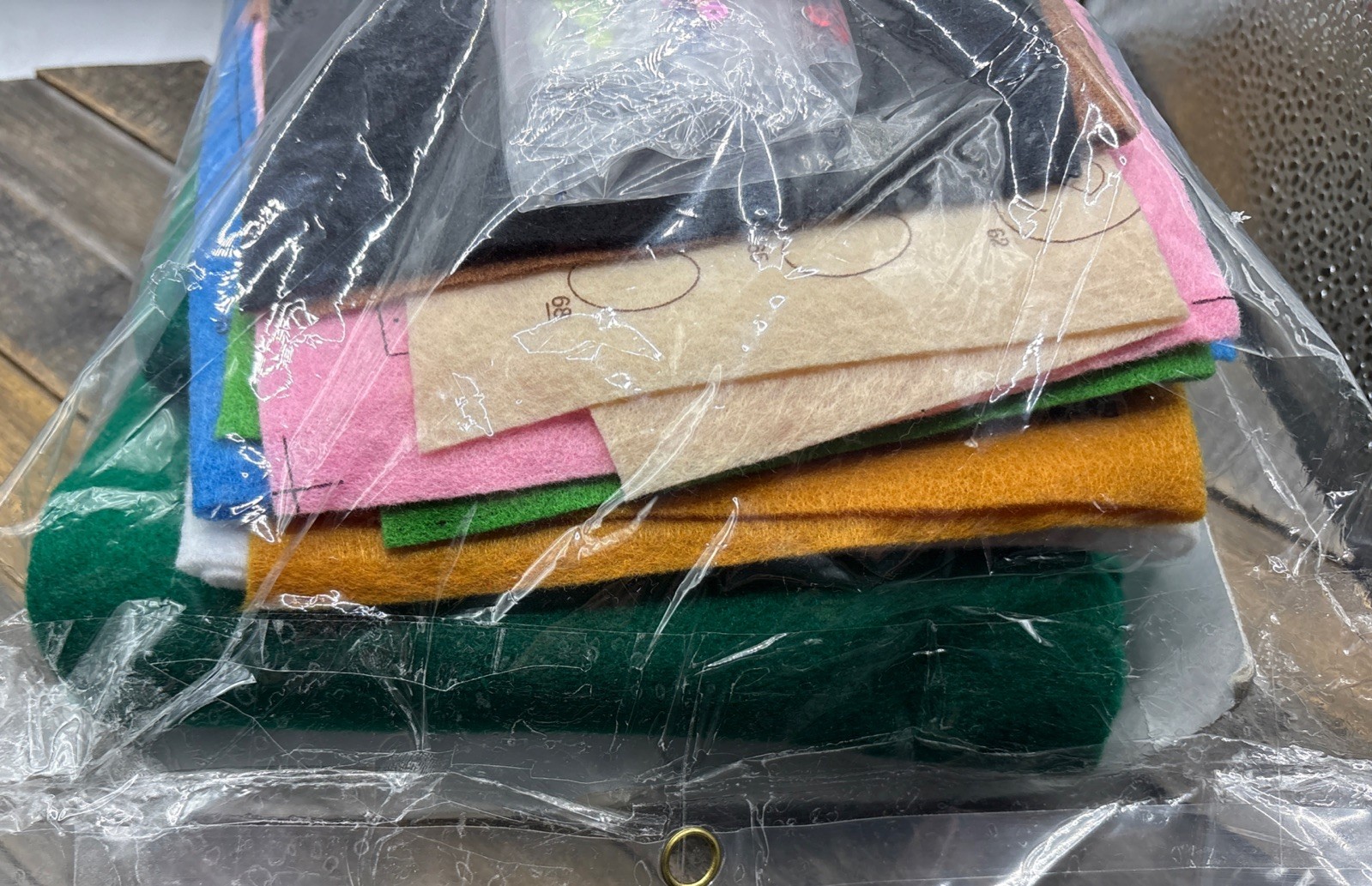 BUCILLA Raggedy Ann & Andy Christmas Morning Felt/Sequins Tree Skirt 86245 *NEW