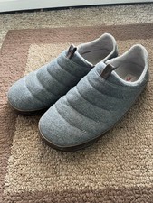 OluKai Mahana Gray Mens 12 Slippers Comfort Quilted Leather Rubber Soles