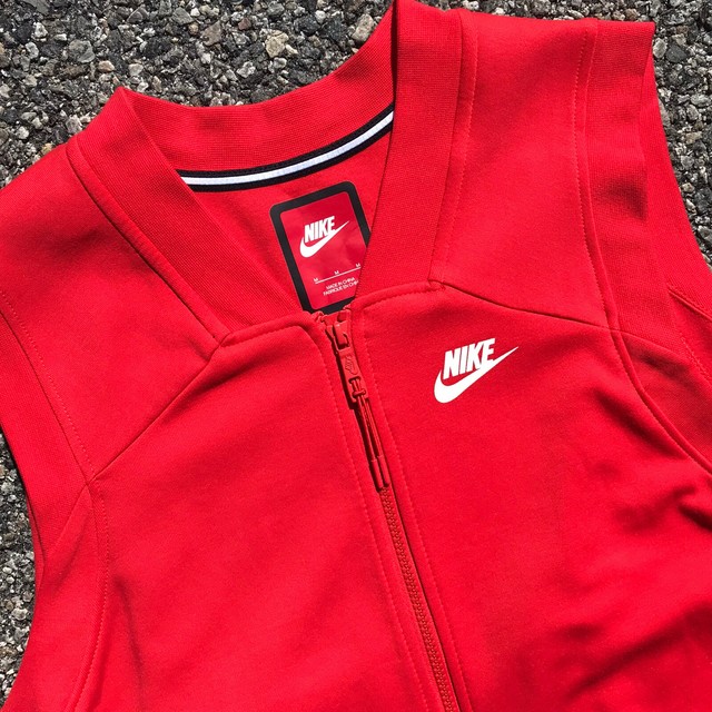 Nike - Aeroloft 800 women's running vest (red) - buy it at the Keller Sports online shop