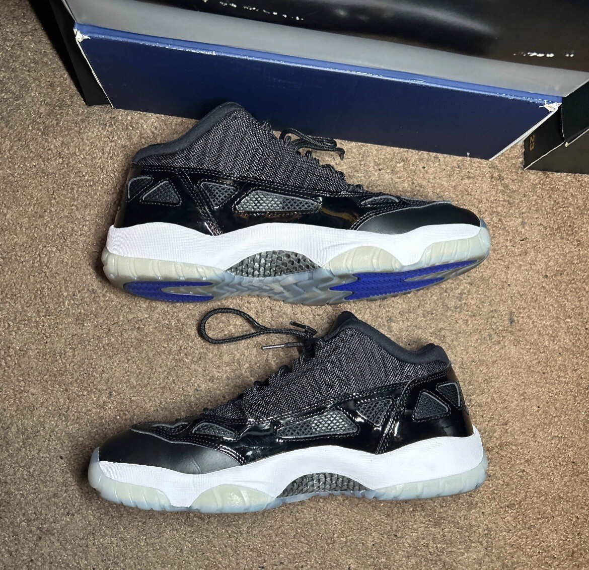 air jordan 11 low on feet