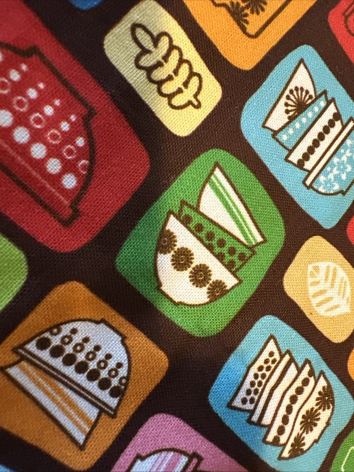 Flea Market Finds Brown Retro Bowls CX9582 Cotton Fabric 1 1/8 Yard.  40x44 - Image 3 of 4