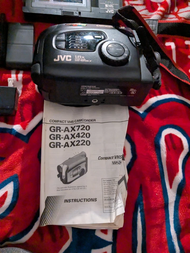 Videocámara analógica JVC GR-AX220U VHS-C con extras Foto 2 de 4