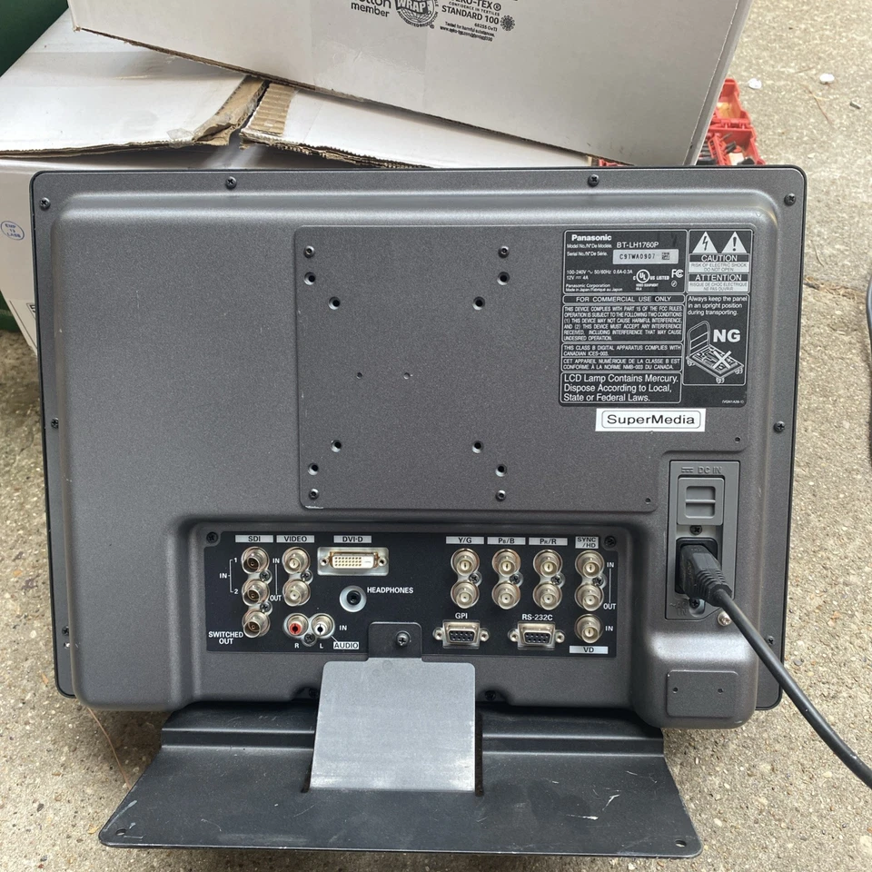 Monitor LCD pantalla ancha Panasonic BT-LH1760P 17" Foto 4 de 4