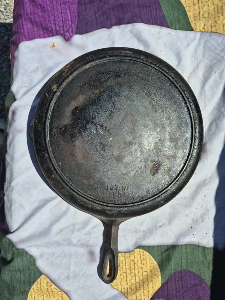 Vintage No. 10 Cast Iron Skillet Heat Ring Double Spout 12 7/16" Made In USA
