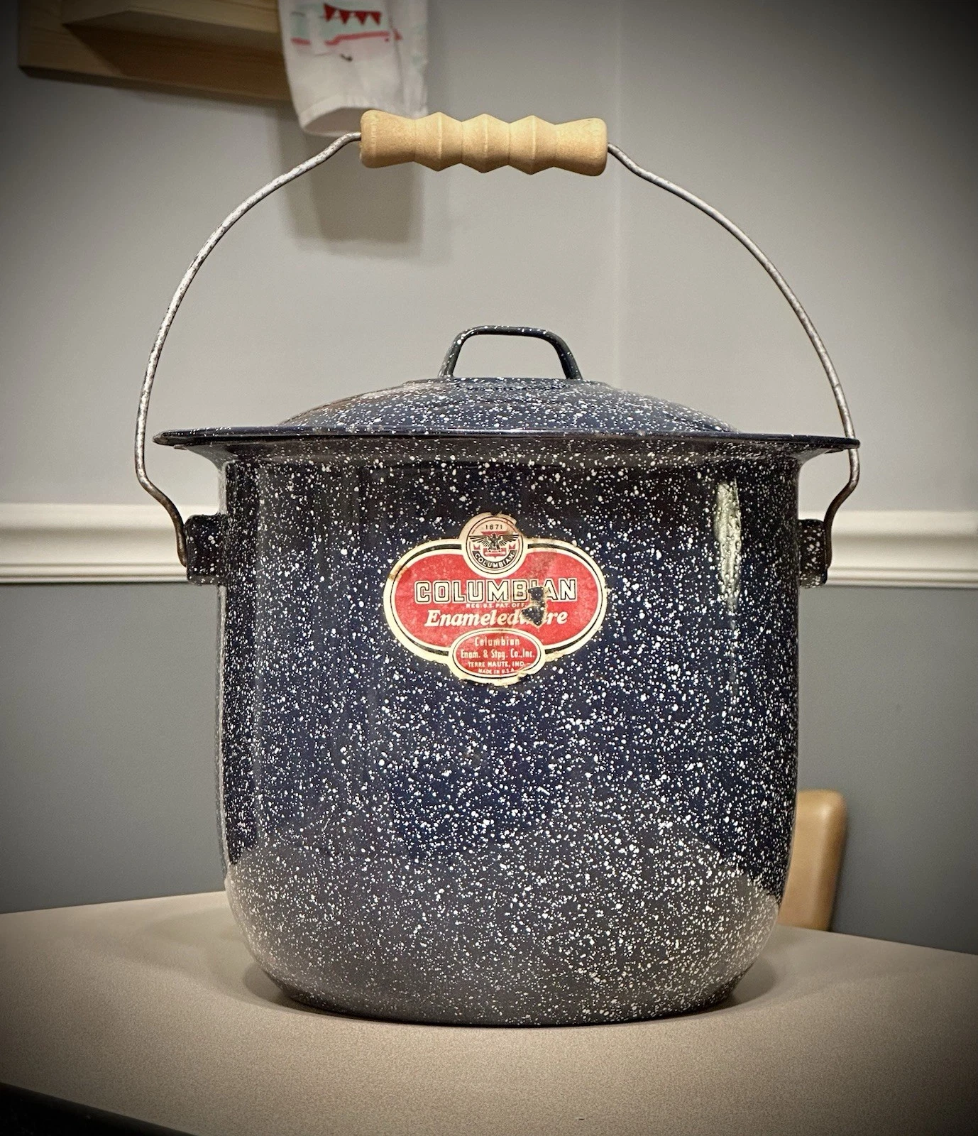 Columbian Enamelware Blue Speckled Stockpot with Lid and Single Handle
Opens in a new window or tab