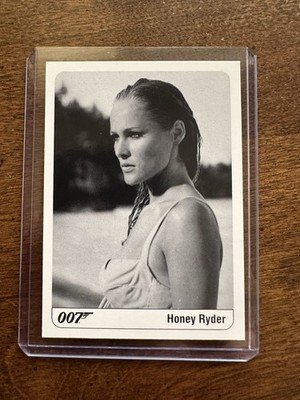 2007 Rittenhouse Complete James Bond #9 Dr No Honey Ryder NM-Mint