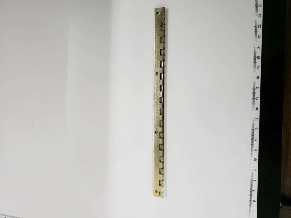  Bisagra chapada en latón de 2 piezas de 8" de largo X 0,75" de ancho con agujeros Foto 3 de 3