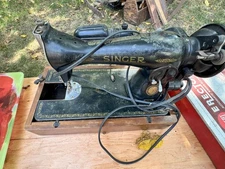 Vintage Singer Sewing Machine – Electric – Black & Gold – Wooden Base