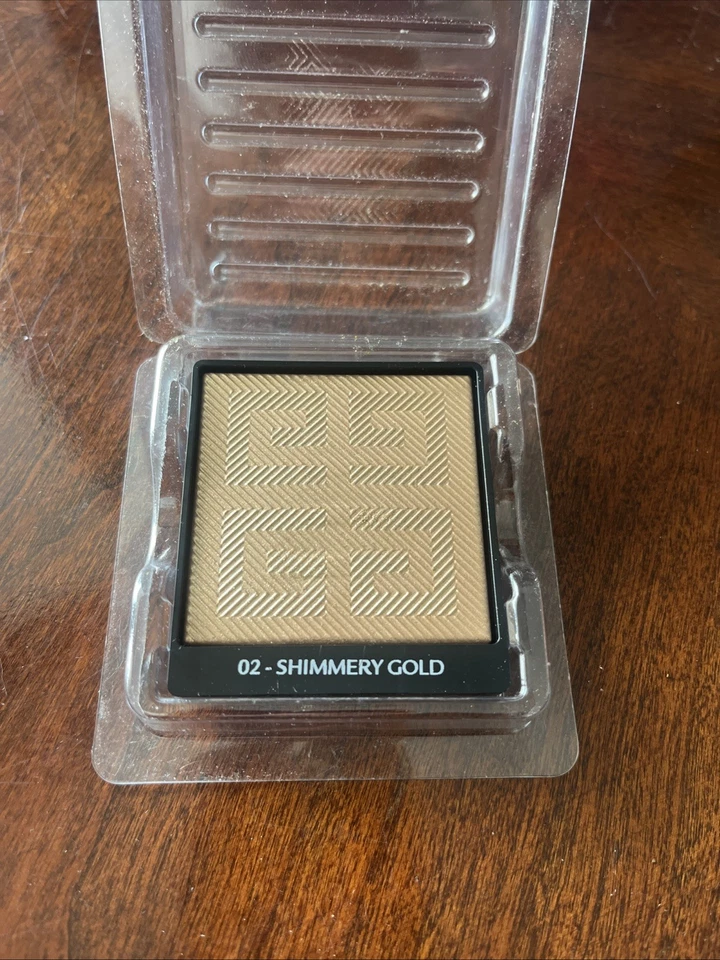 Тестер мерцающего золота Givenchy Highlighter Illuminator Shade 02 - Изображение 2 из 4