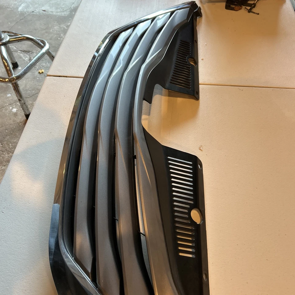 2011-2017 TOYOTA SIENNA FRONT UPPER RADIATOR GRILLE GRILL OEM  - Image 3 of 4