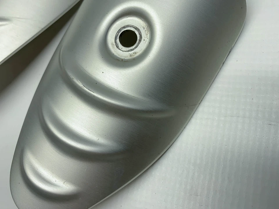 Triumph Speed Triple 1050 Auspuff Hitze Schild Schutz Exhaust Heat Shield (2) 06 - Imagem 3 de 4