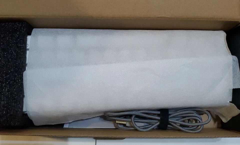 Mototspeed CK62 Gaming Keyboard White with Blue Switches - Image 4 of 4