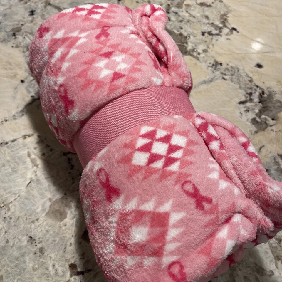 Lanzamiento de felpa para cáncer de mama de Northpoint Trading, 50" x 60", rosa y blanco, nuevo Foto 3 de 4