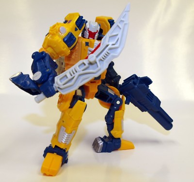 Transformers Titans Return WOLFWIRE Deluxe Figure (damaged broken bracket)