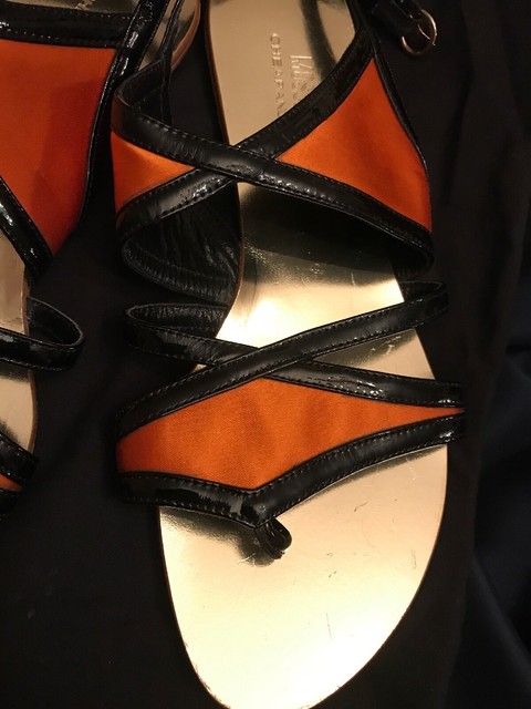 moschino thong sandals